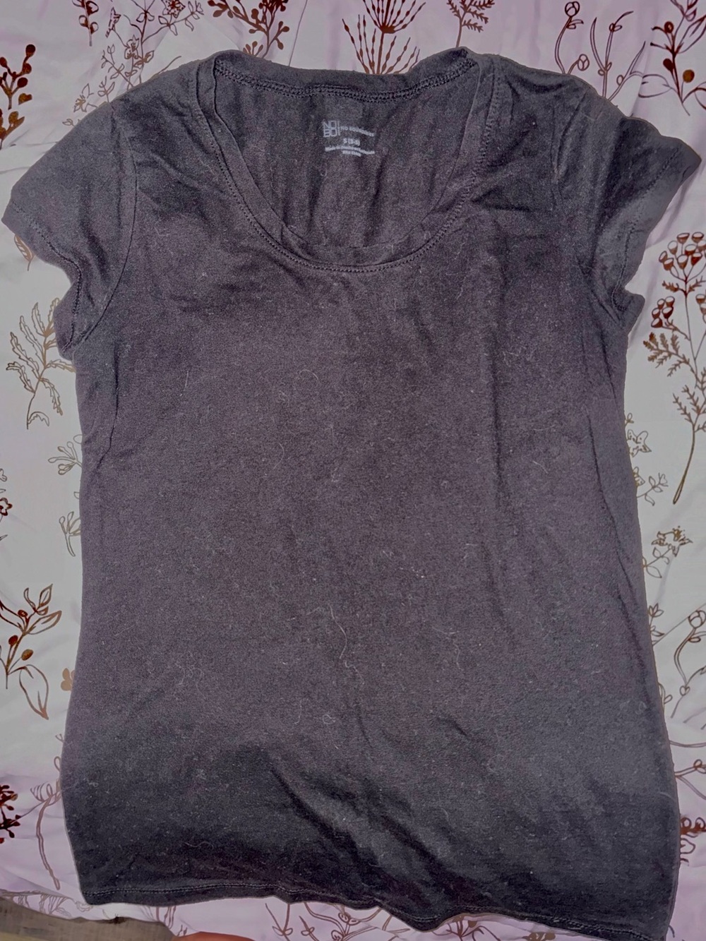No Boundaries Women's Scoop Neck Short Sleeve Tee - Black